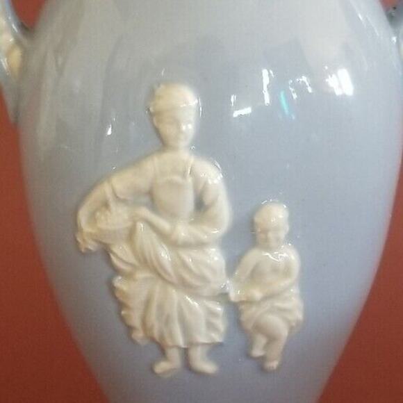 Vintage Victorian Style Ceramic Vase Made In Japan, In White And Blue, 1950s - Picture 5 of 14